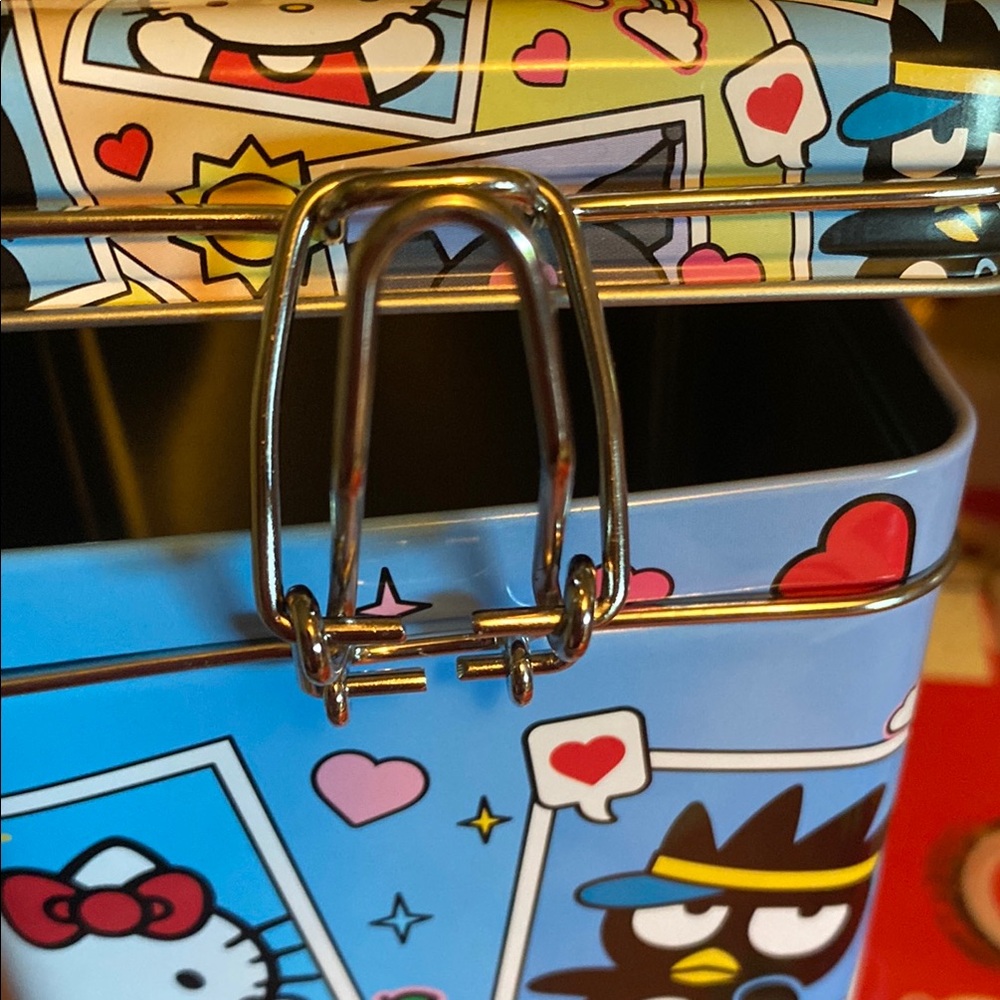❤️Hello Kitty Blue and Red Storage Tin - Picture 3 of 5